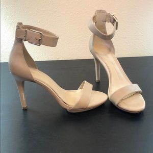 Nude Gianni Bini heels